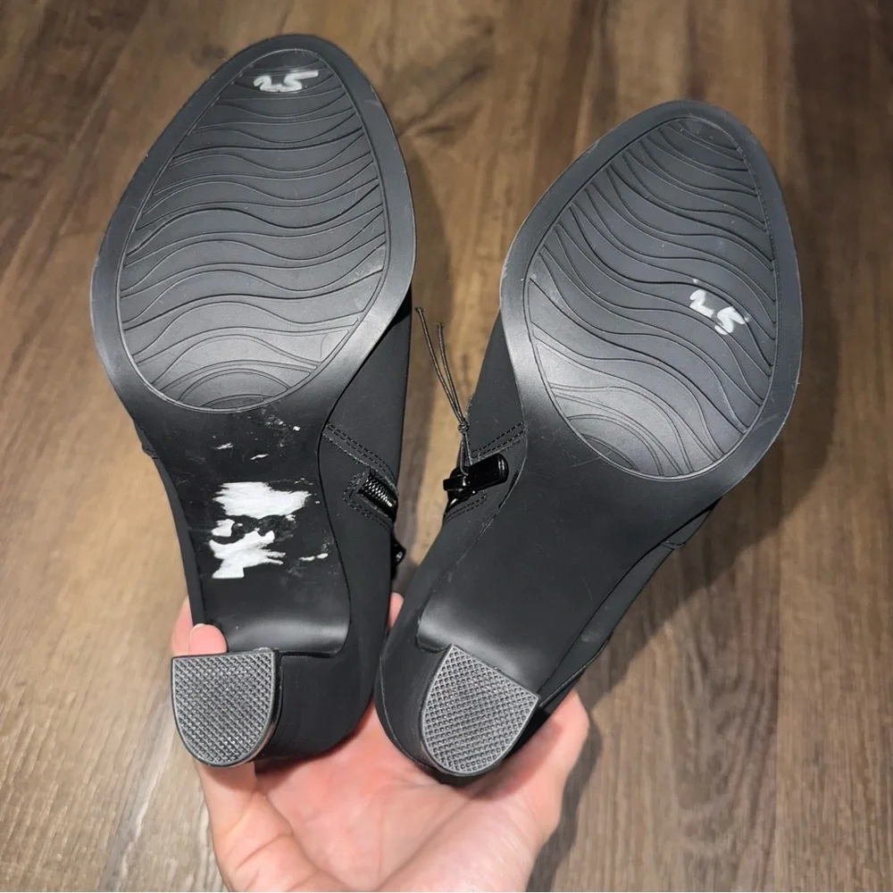 NWOT Impo Black Ankle Booties